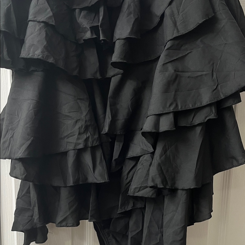 🩱🖤😎Elegant Black Multi-Tiered Ruffled One-Piece Swimsuit🩱🖤😎 - Picture 3 of 8
